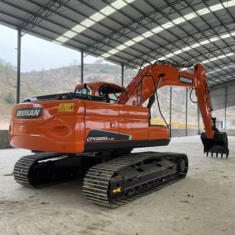 DOOSAN DX225 Excavator